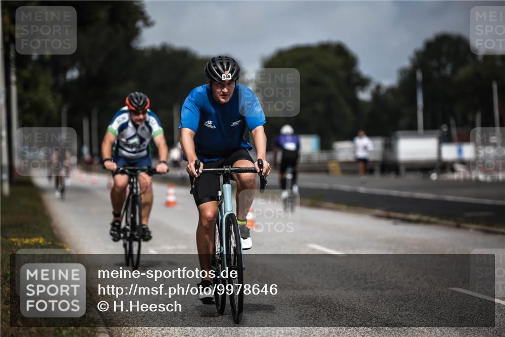 16.08.2026 - KN Förde Triathlon 2026 H.Heesch http://msf.ph/oto/9978646 16.08.2026 11:26:24 Radfahren 317, 385, 404, 407, 422, 432 meine-sportfotos.de