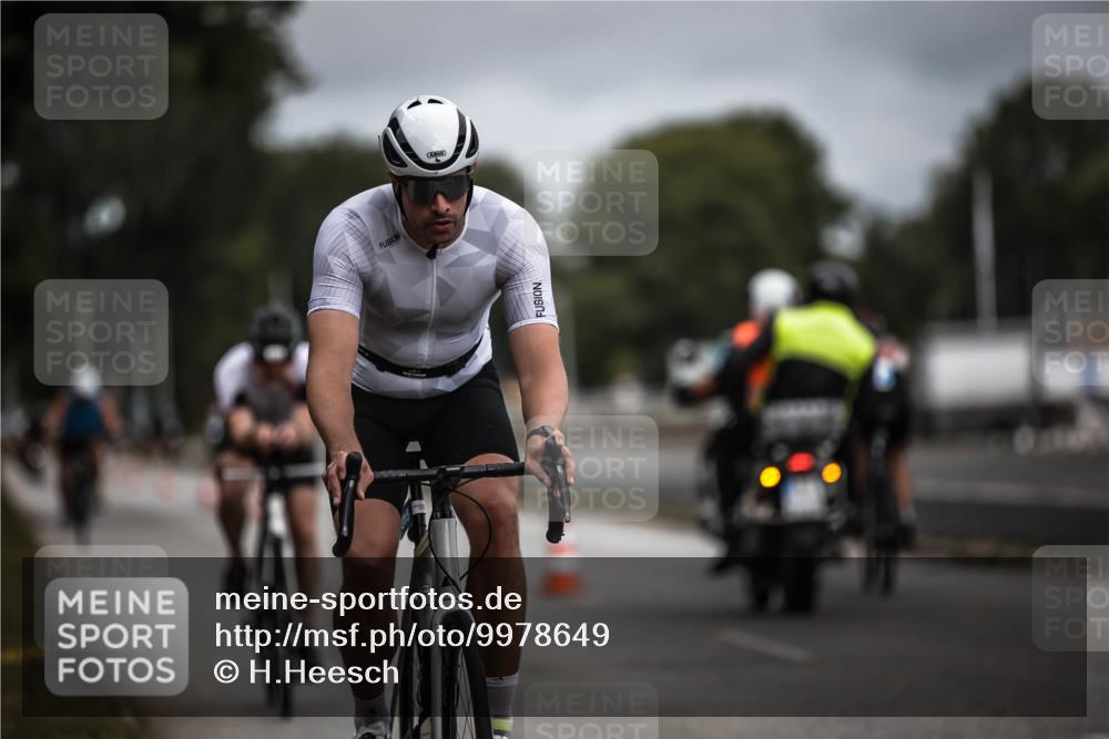 16.08.2026 - KN Förde Triathlon 2026 H.Heesch http://msf.ph/oto/9978649 16.08.2026 11:32:45 Radfahren 315, 372, 389, 392 meine-sportfotos.de