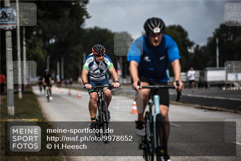 16.08.2026 - KN Förde Triathlon 2026 H.Heesch http://msf.ph/oto/9978652 16.08.2026 11:26:25 Radfahren 317, 374, 385, 404, 407, 422, 432 meine-sportfotos.de
