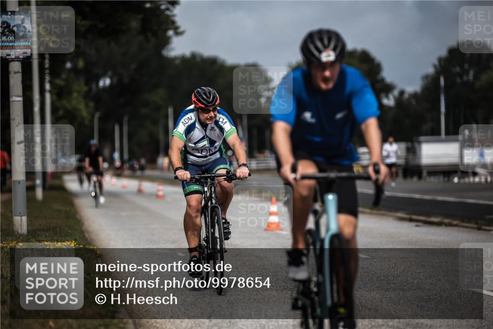 16.08.2026 - KN Förde Triathlon 2026 H.Heesch http://msf.ph/oto/9978654 16.08.2026 11:26:25 Radfahren 317, 374, 385, 404, 407, 422, 432 meine-sportfotos.de
