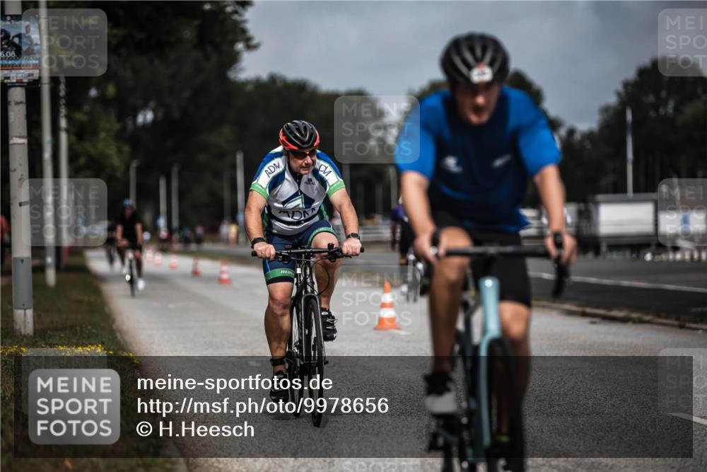 16.08.2026 - KN Förde Triathlon 2026 H.Heesch http://msf.ph/oto/9978656 16.08.2026 11:26:25 Radfahren 317, 374, 385, 404, 407, 422, 432 meine-sportfotos.de