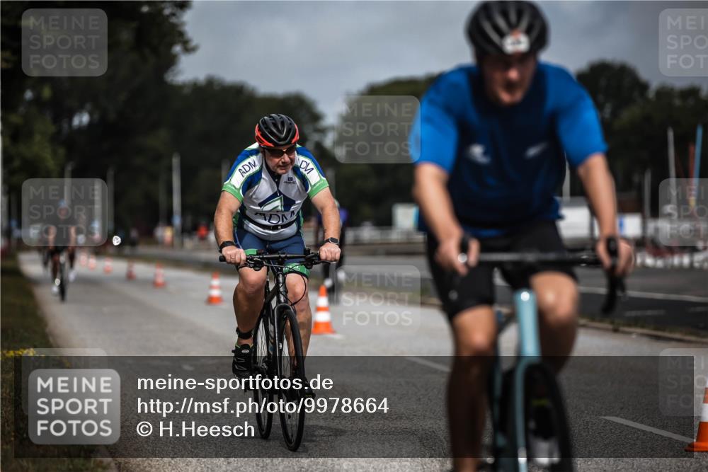 16.08.2026 - KN Förde Triathlon 2026 H.Heesch http://msf.ph/oto/9978664 16.08.2026 11:26:25 Radfahren 317, 374, 385, 404, 407, 422, 432 meine-sportfotos.de