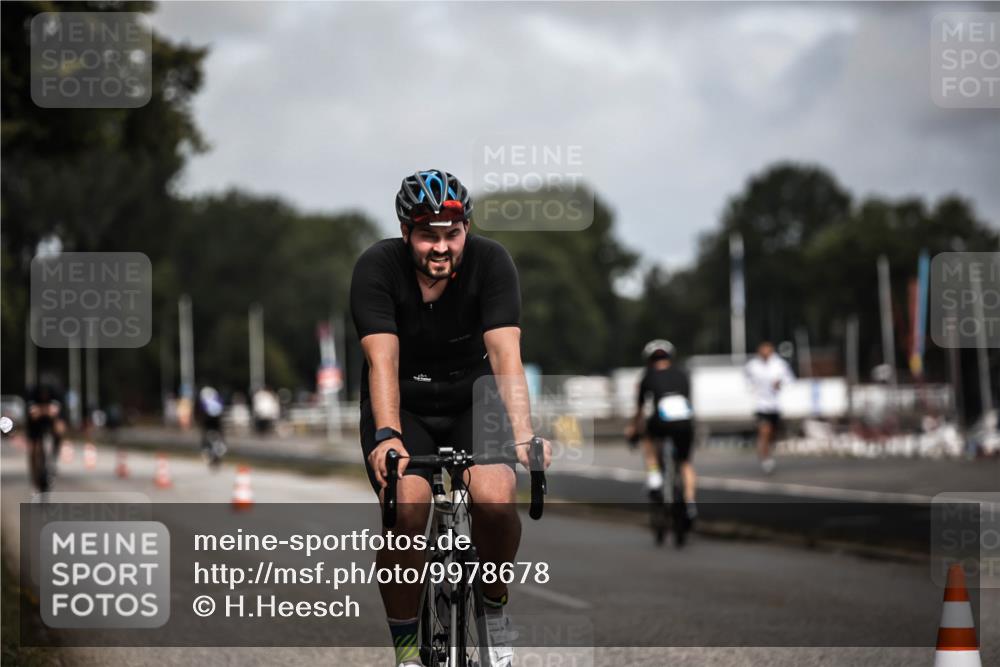 16.08.2026 - KN Förde Triathlon 2026 H.Heesch http://msf.ph/oto/9978678 16.08.2026 11:26:30 Radfahren 328, 374, 432, 803 meine-sportfotos.de