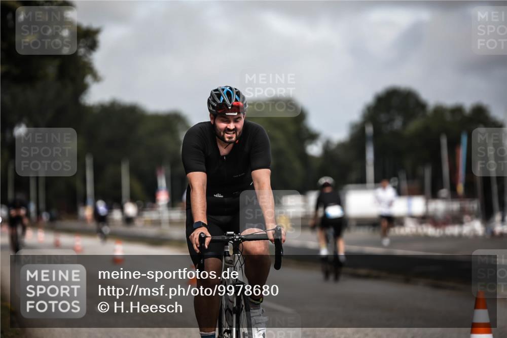 16.08.2026 - KN Förde Triathlon 2026 H.Heesch http://msf.ph/oto/9978680 16.08.2026 11:26:30 Radfahren 328, 374, 432, 803 meine-sportfotos.de