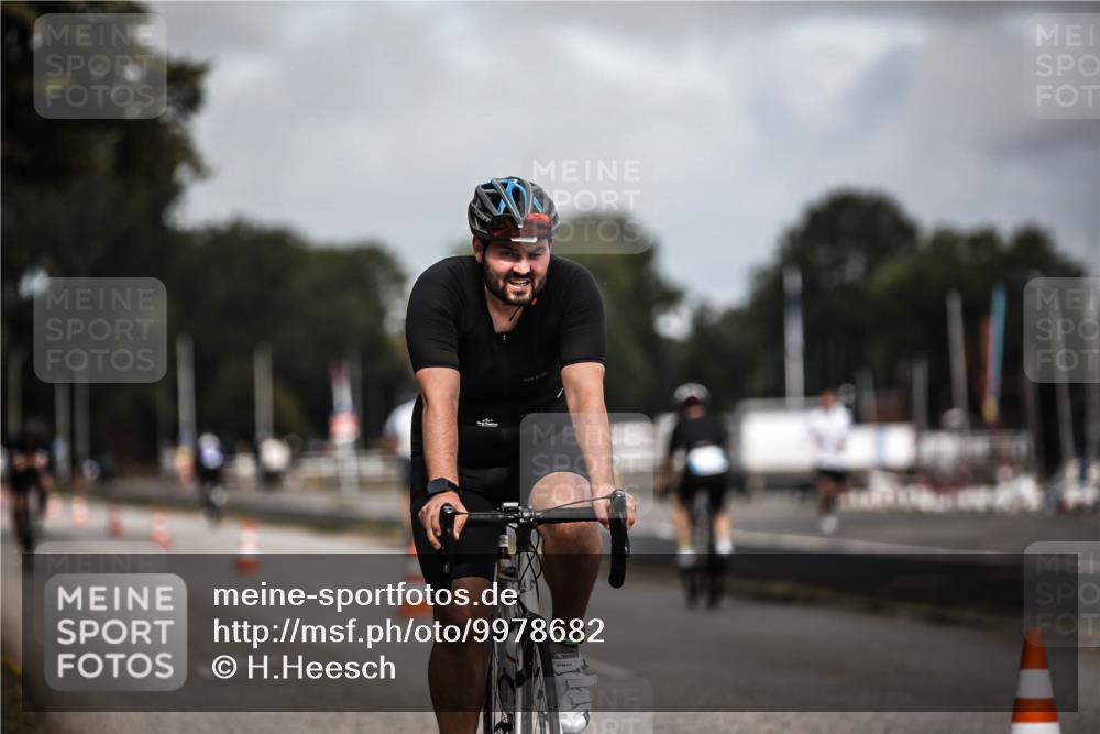 16.08.2026 - KN Förde Triathlon 2026 H.Heesch http://msf.ph/oto/9978682 16.08.2026 11:26:30 Radfahren 328, 374, 432, 803 meine-sportfotos.de