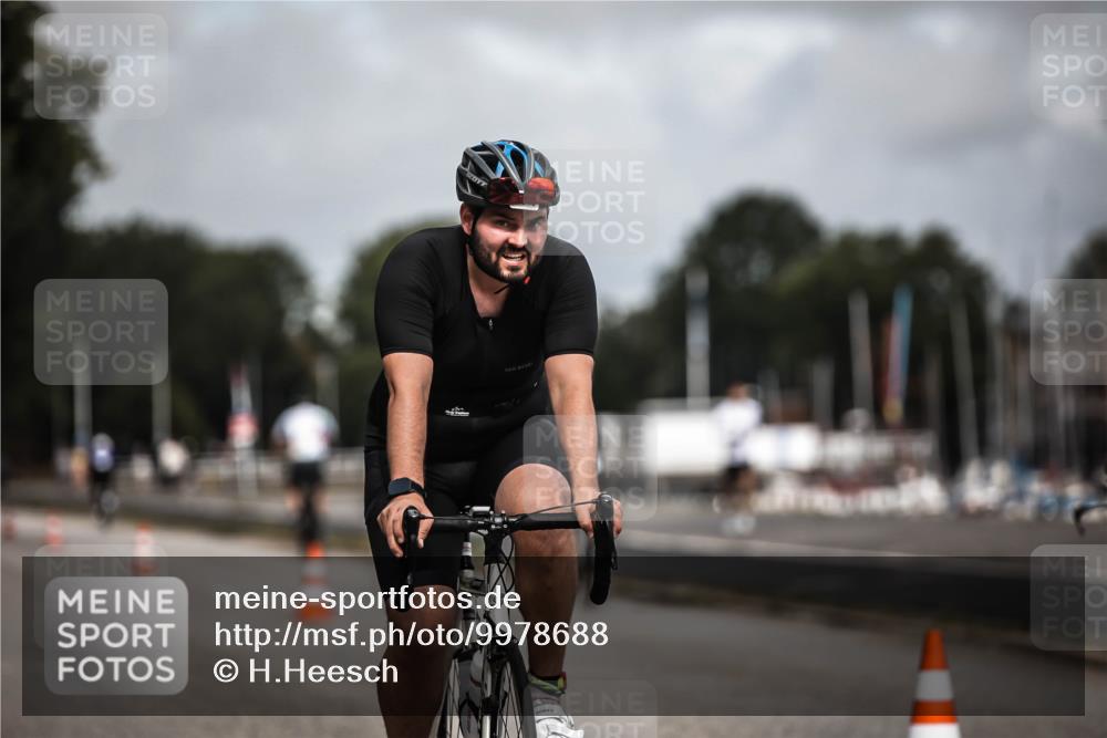 16.08.2026 - KN Förde Triathlon 2026 H.Heesch http://msf.ph/oto/9978688 16.08.2026 11:26:30 Radfahren 328, 374, 432, 803 meine-sportfotos.de