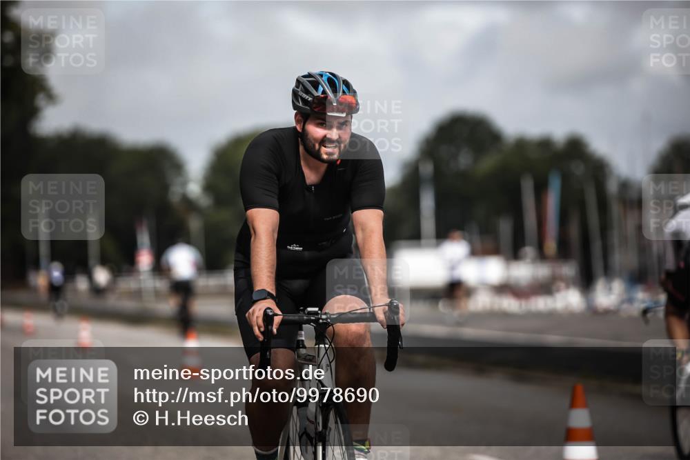 16.08.2026 - KN Förde Triathlon 2026 H.Heesch http://msf.ph/oto/9978690 16.08.2026 11:26:30 Radfahren 328, 374, 432, 803 meine-sportfotos.de