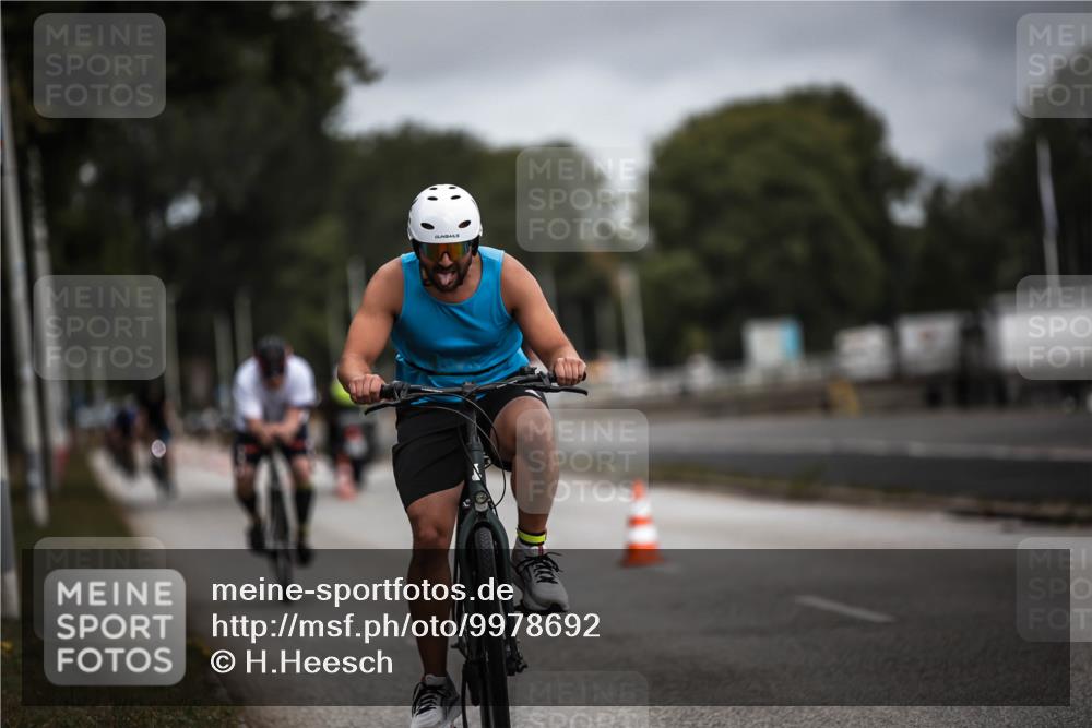 16.08.2026 - KN Förde Triathlon 2026 H.Heesch http://msf.ph/oto/9978692 16.08.2026 11:32:50 Radfahren 348, 389, 391 meine-sportfotos.de
