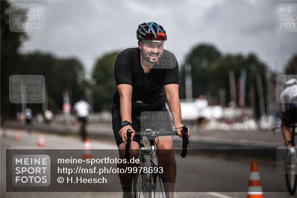 16.08.2026 - KN Förde Triathlon 2026 H.Heesch http://msf.ph/oto/9978693 16.08.2026 11:26:30 Radfahren 328, 374, 432, 803 meine-sportfotos.de