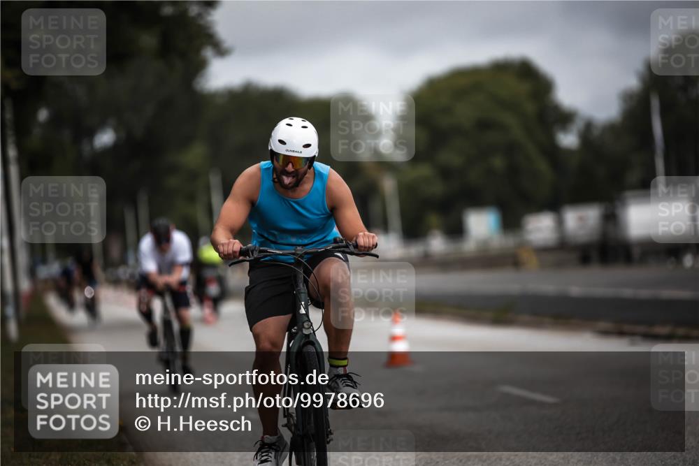 16.08.2026 - KN Förde Triathlon 2026 H.Heesch http://msf.ph/oto/9978696 16.08.2026 11:32:50 Radfahren 348, 389, 391 meine-sportfotos.de