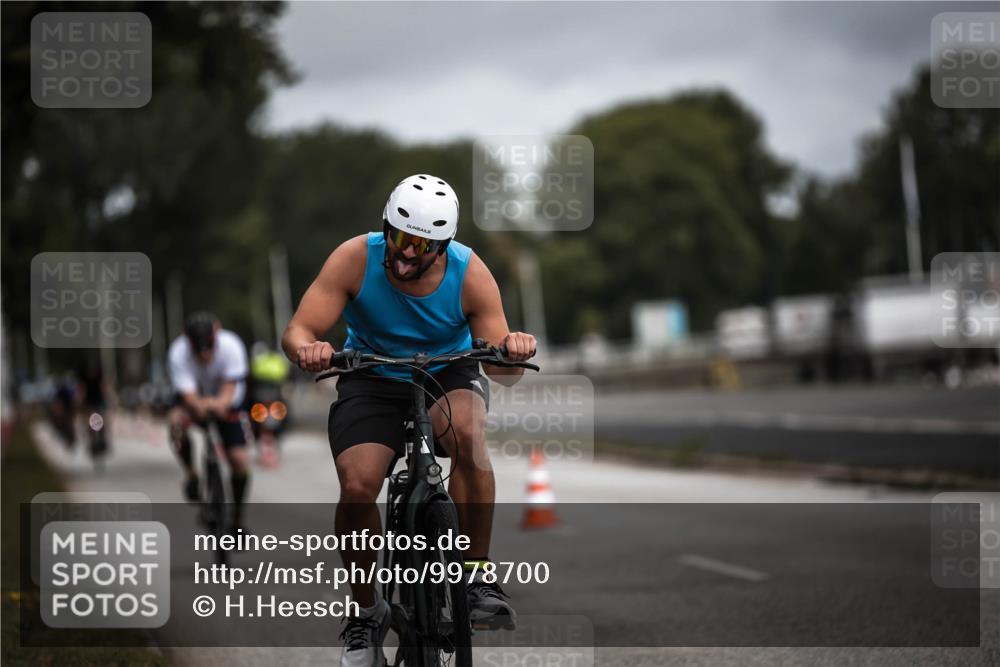16.08.2026 - KN Förde Triathlon 2026 H.Heesch http://msf.ph/oto/9978700 16.08.2026 11:32:51 Radfahren 348, 391, 399 meine-sportfotos.de