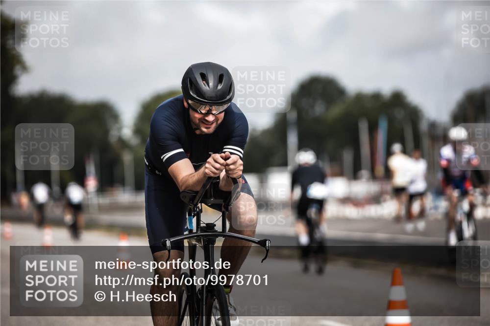 16.08.2026 - KN Förde Triathlon 2026 H.Heesch http://msf.ph/oto/9978701 16.08.2026 11:26:35 Radfahren 328, 429, 803 meine-sportfotos.de