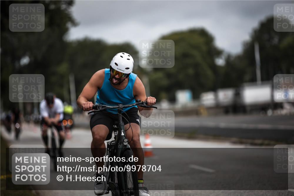 16.08.2026 - KN Förde Triathlon 2026 H.Heesch http://msf.ph/oto/9978704 16.08.2026 11:32:51 Radfahren 348, 391, 399 meine-sportfotos.de