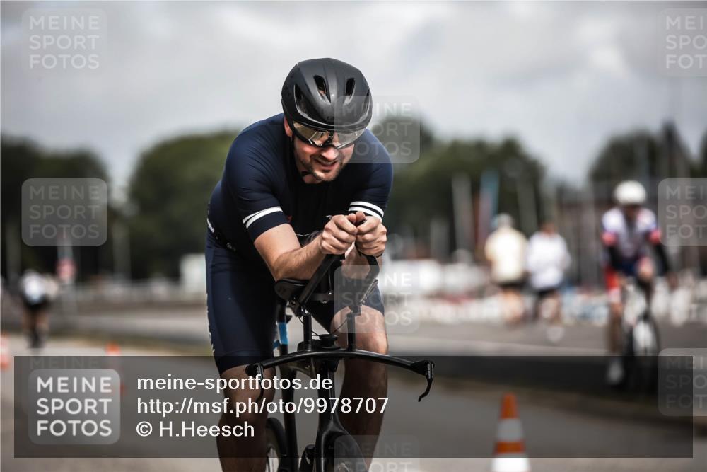 16.08.2026 - KN Förde Triathlon 2026 H.Heesch http://msf.ph/oto/9978707 16.08.2026 11:26:35 Radfahren 328, 429, 803 meine-sportfotos.de