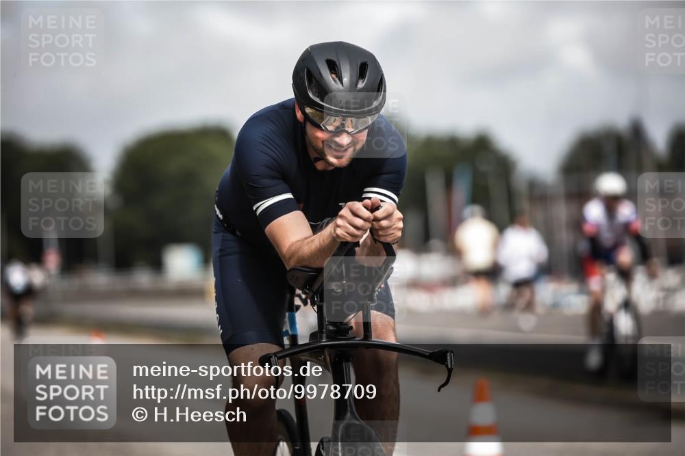 16.08.2026 - KN Förde Triathlon 2026 H.Heesch http://msf.ph/oto/9978709 16.08.2026 11:26:35 Radfahren 328, 429, 803 meine-sportfotos.de