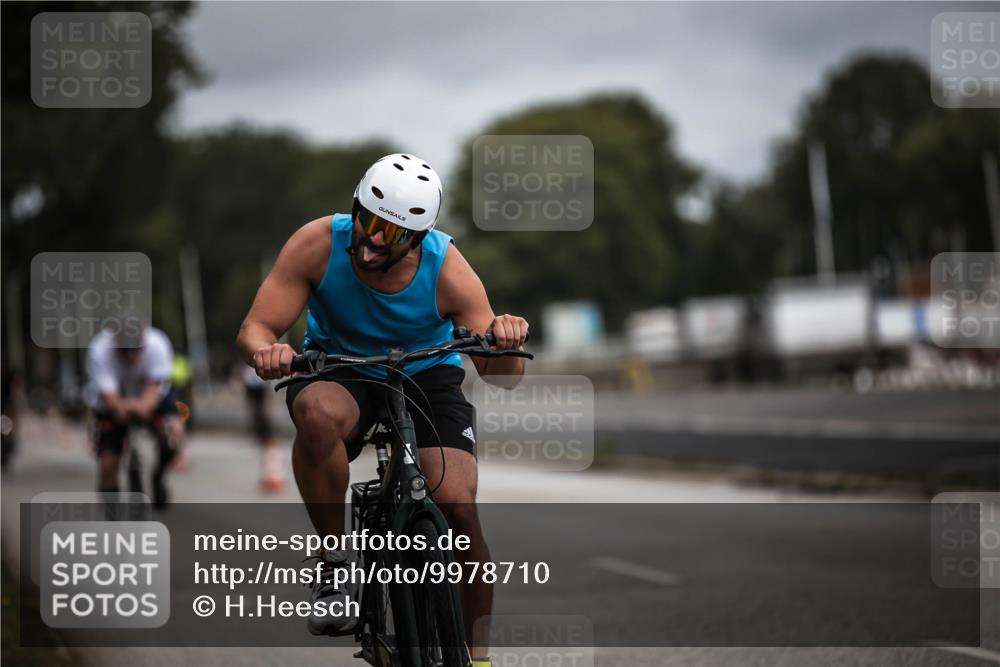 16.08.2026 - KN Förde Triathlon 2026 H.Heesch http://msf.ph/oto/9978710 16.08.2026 11:32:51 Radfahren 348, 391, 399 meine-sportfotos.de