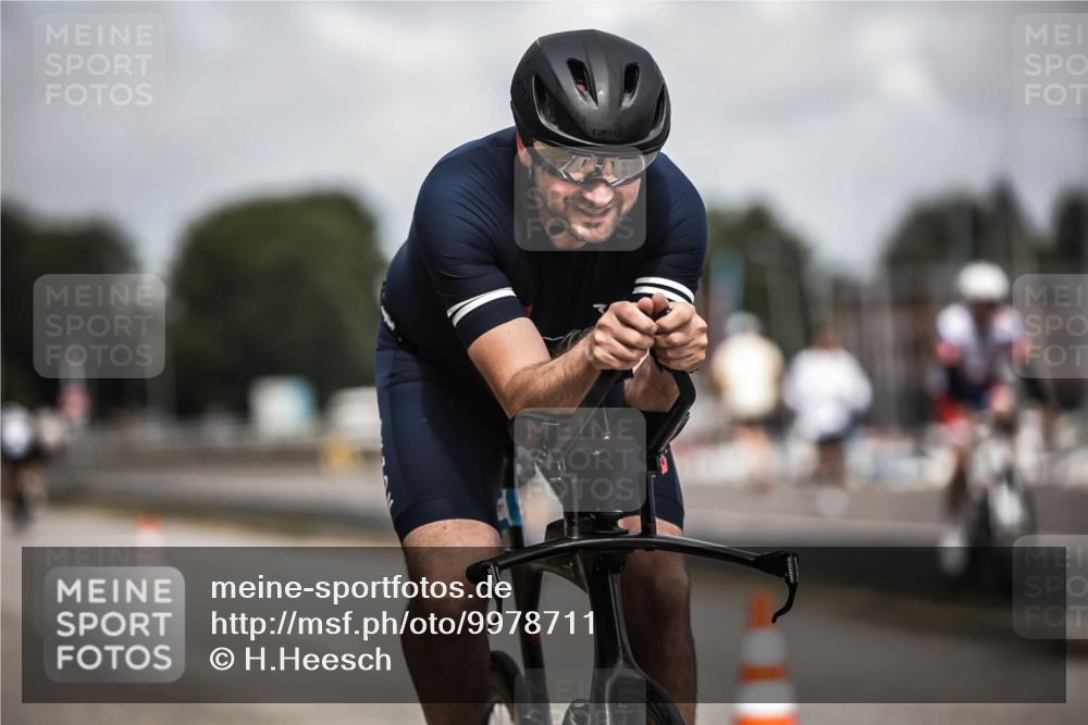 16.08.2026 - KN Förde Triathlon 2026 H.Heesch http://msf.ph/oto/9978711 16.08.2026 11:26:35 Radfahren 328, 429, 803 meine-sportfotos.de