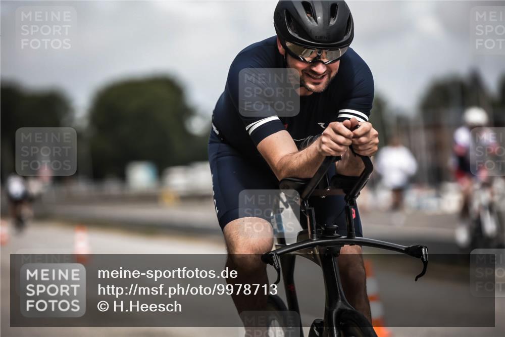 16.08.2026 - KN Förde Triathlon 2026 H.Heesch http://msf.ph/oto/9978713 16.08.2026 11:26:35 Radfahren 328, 429, 803 meine-sportfotos.de