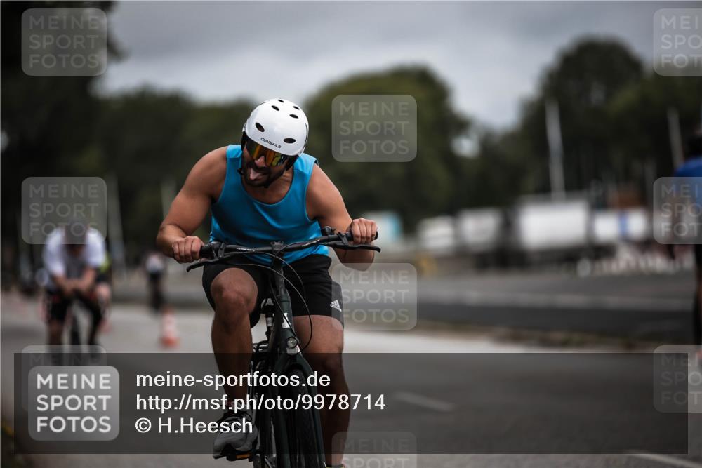 16.08.2026 - KN Förde Triathlon 2026 H.Heesch http://msf.ph/oto/9978714 16.08.2026 11:32:51 Radfahren 348, 391, 399 meine-sportfotos.de