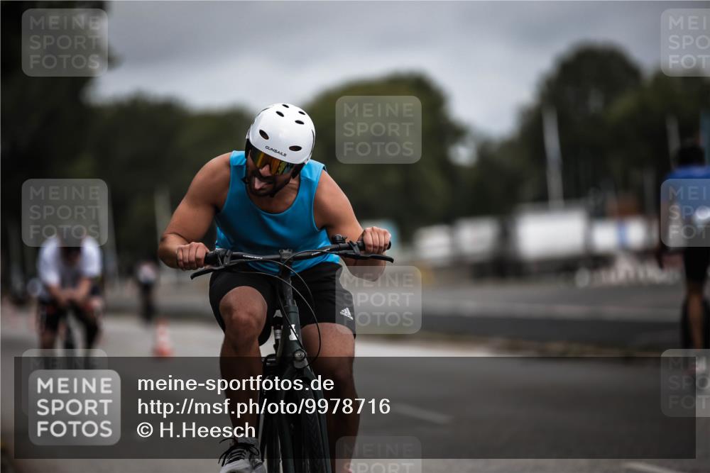 16.08.2026 - KN Förde Triathlon 2026 H.Heesch http://msf.ph/oto/9978716 16.08.2026 11:32:51 Radfahren 348, 391, 399 meine-sportfotos.de