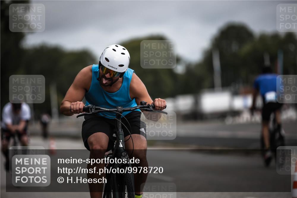 16.08.2026 - KN Förde Triathlon 2026 H.Heesch http://msf.ph/oto/9978720 16.08.2026 11:32:51 Radfahren 348, 391, 399 meine-sportfotos.de
