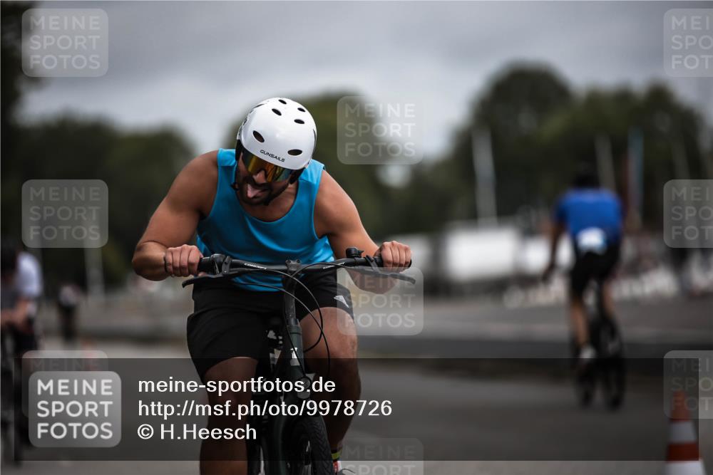 16.08.2026 - KN Förde Triathlon 2026 H.Heesch http://msf.ph/oto/9978726 16.08.2026 11:32:51 Radfahren 348, 391, 399 meine-sportfotos.de