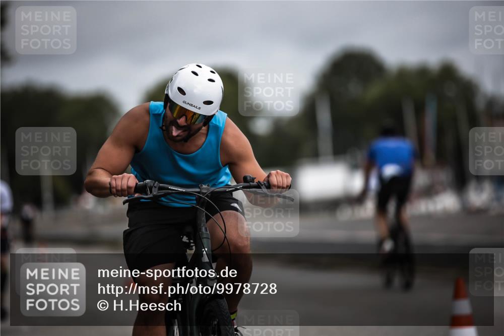 16.08.2026 - KN Förde Triathlon 2026 H.Heesch http://msf.ph/oto/9978728 16.08.2026 11:32:51 Radfahren 348, 391, 399 meine-sportfotos.de