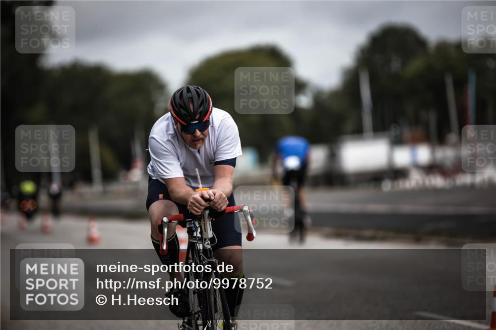 16.08.2026 - KN Förde Triathlon 2026 H.Heesch http://msf.ph/oto/9978752 16.08.2026 11:32:53 Radfahren 348, 391, 399 meine-sportfotos.de