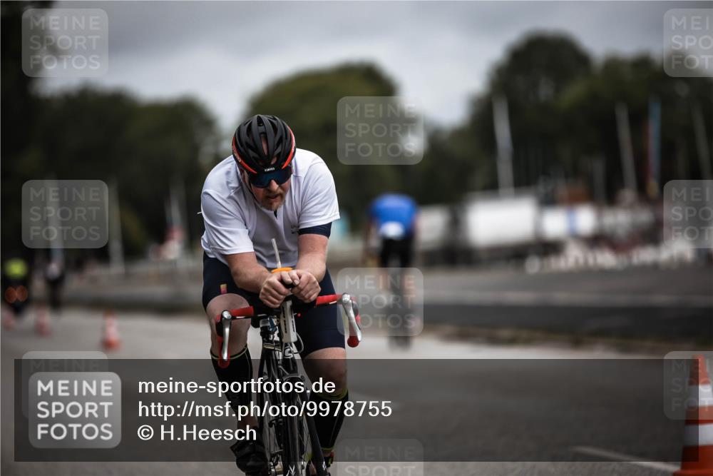 16.08.2026 - KN Förde Triathlon 2026 H.Heesch http://msf.ph/oto/9978755 16.08.2026 11:32:53 Radfahren 348, 391, 399 meine-sportfotos.de