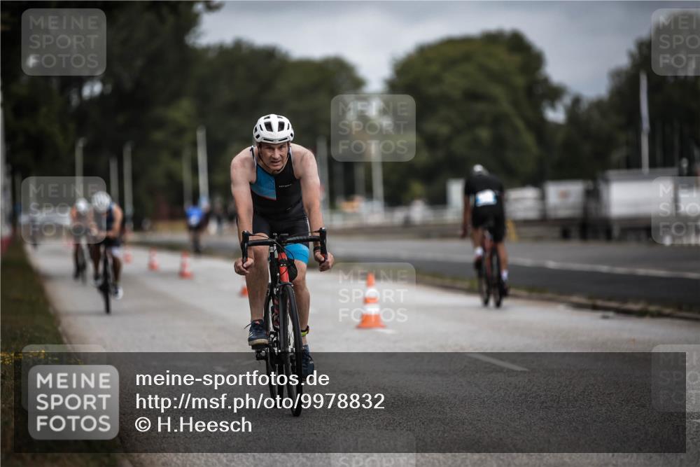 16.08.2026 - KN Förde Triathlon 2026 H.Heesch http://msf.ph/oto/9978832 16.08.2026 11:33:03 Radfahren 368, 369, 386, 430 meine-sportfotos.de