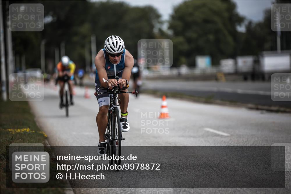 16.08.2026 - KN Förde Triathlon 2026 H.Heesch http://msf.ph/oto/9978872 16.08.2026 11:33:06 Radfahren 369, 386, 411 meine-sportfotos.de