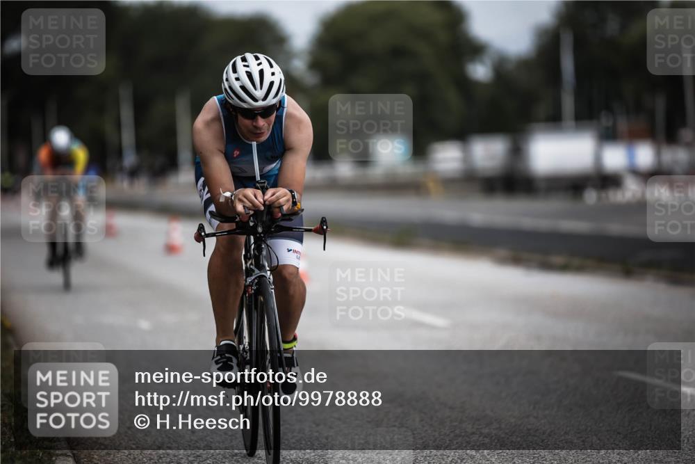 16.08.2026 - KN Förde Triathlon 2026 H.Heesch http://msf.ph/oto/9978888 16.08.2026 11:33:06 Radfahren 369, 386, 411 meine-sportfotos.de