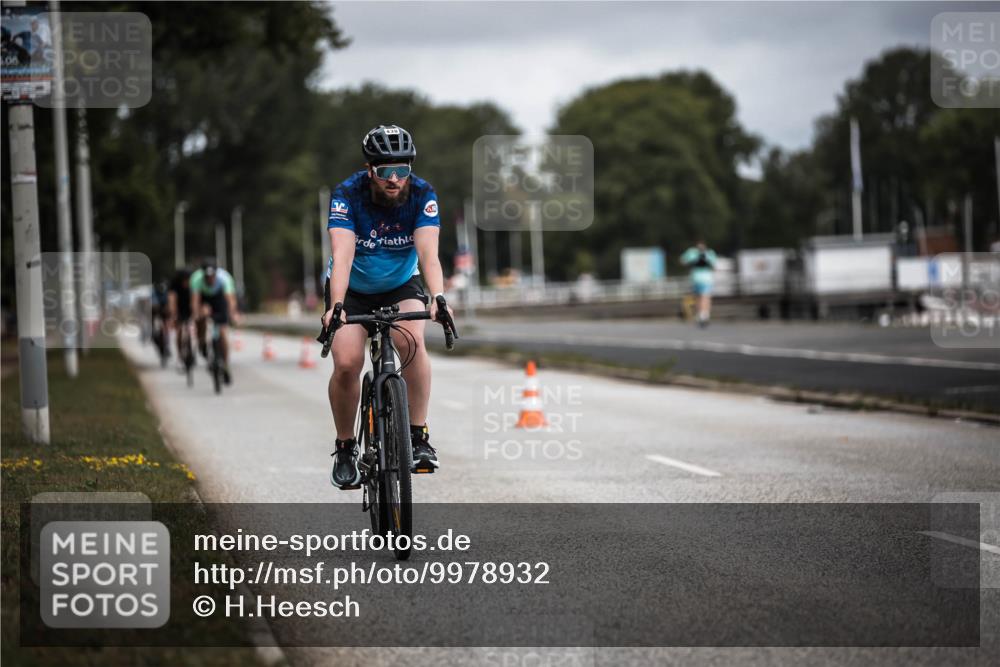 16.08.2026 - KN Förde Triathlon 2026 H.Heesch http://msf.ph/oto/9978932 16.08.2026 11:33:26 Radfahren 350, 376, 379, 438 meine-sportfotos.de