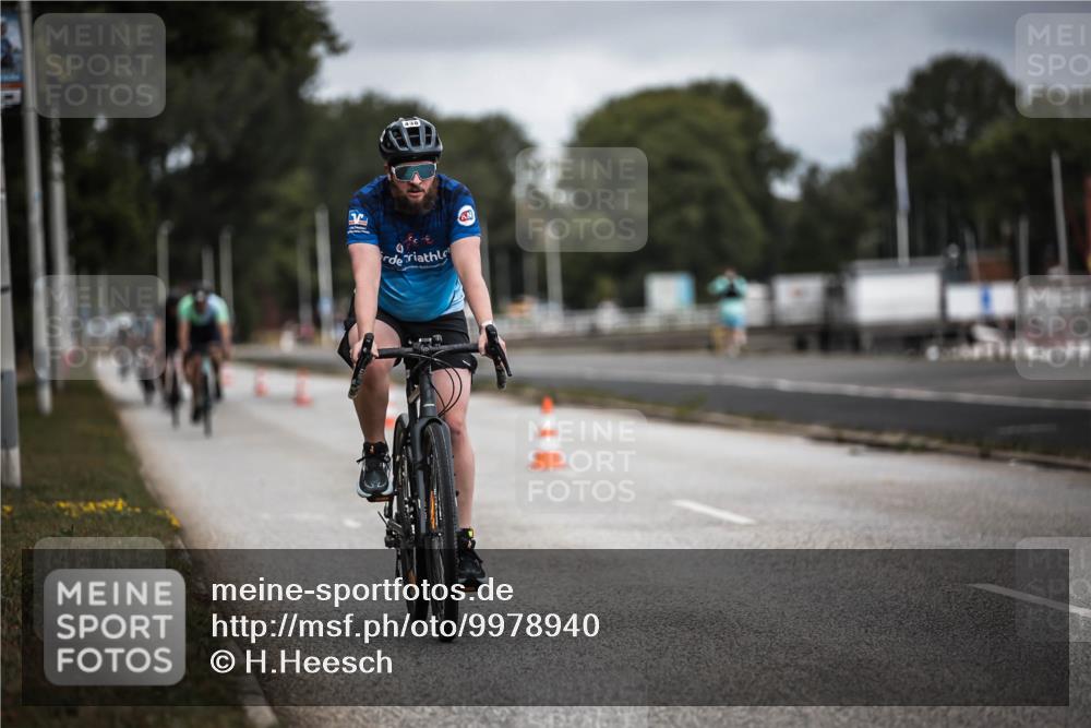 16.08.2026 - KN Förde Triathlon 2026 H.Heesch http://msf.ph/oto/9978940 16.08.2026 11:33:26 Radfahren 350, 376, 379, 438 meine-sportfotos.de