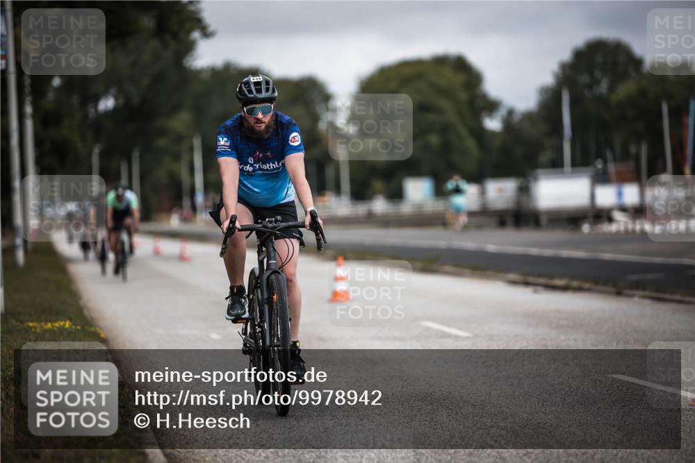 16.08.2026 - KN Förde Triathlon 2026 H.Heesch http://msf.ph/oto/9978942 16.08.2026 11:33:26 Radfahren 350, 376, 379, 438 meine-sportfotos.de