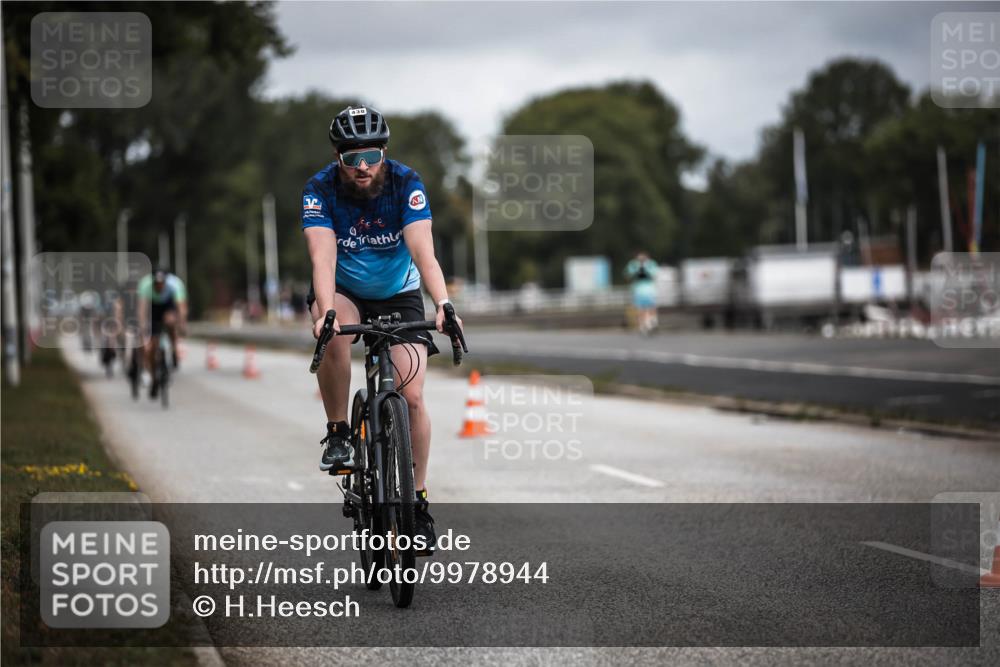 16.08.2026 - KN Förde Triathlon 2026 H.Heesch http://msf.ph/oto/9978944 16.08.2026 11:33:26 Radfahren 350, 376, 379, 438 meine-sportfotos.de
