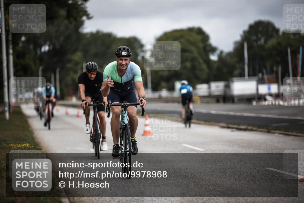 16.08.2026 - KN Förde Triathlon 2026 H.Heesch http://msf.ph/oto/9978968 16.08.2026 11:33:30 Radfahren 379, 403, 438 meine-sportfotos.de