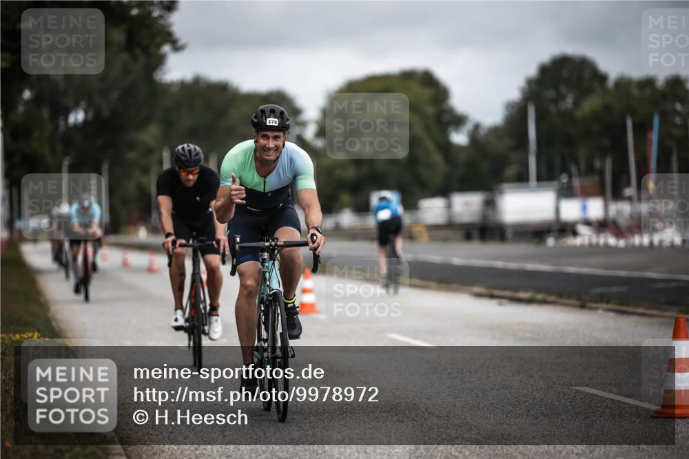 16.08.2026 - KN Förde Triathlon 2026 H.Heesch http://msf.ph/oto/9978972 16.08.2026 11:33:30 Radfahren 379, 403, 438 meine-sportfotos.de