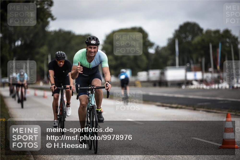 16.08.2026 - KN Förde Triathlon 2026 H.Heesch http://msf.ph/oto/9978976 16.08.2026 11:33:30 Radfahren 379, 403, 438 meine-sportfotos.de