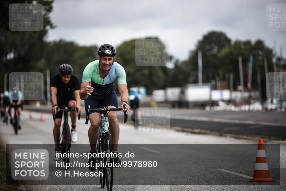 16.08.2026 - KN Förde Triathlon 2026 H.Heesch http://msf.ph/oto/9978980 16.08.2026 11:33:30 Radfahren 379, 403, 438 meine-sportfotos.de