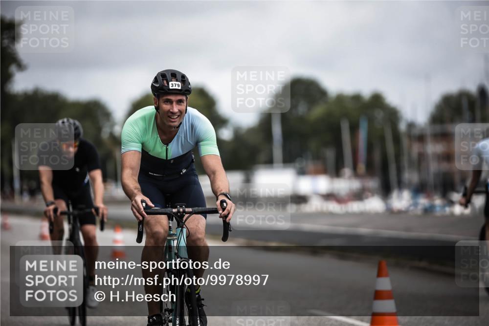 16.08.2026 - KN Förde Triathlon 2026 H.Heesch http://msf.ph/oto/9978997 16.08.2026 11:33:30 Radfahren 379, 403, 438 meine-sportfotos.de