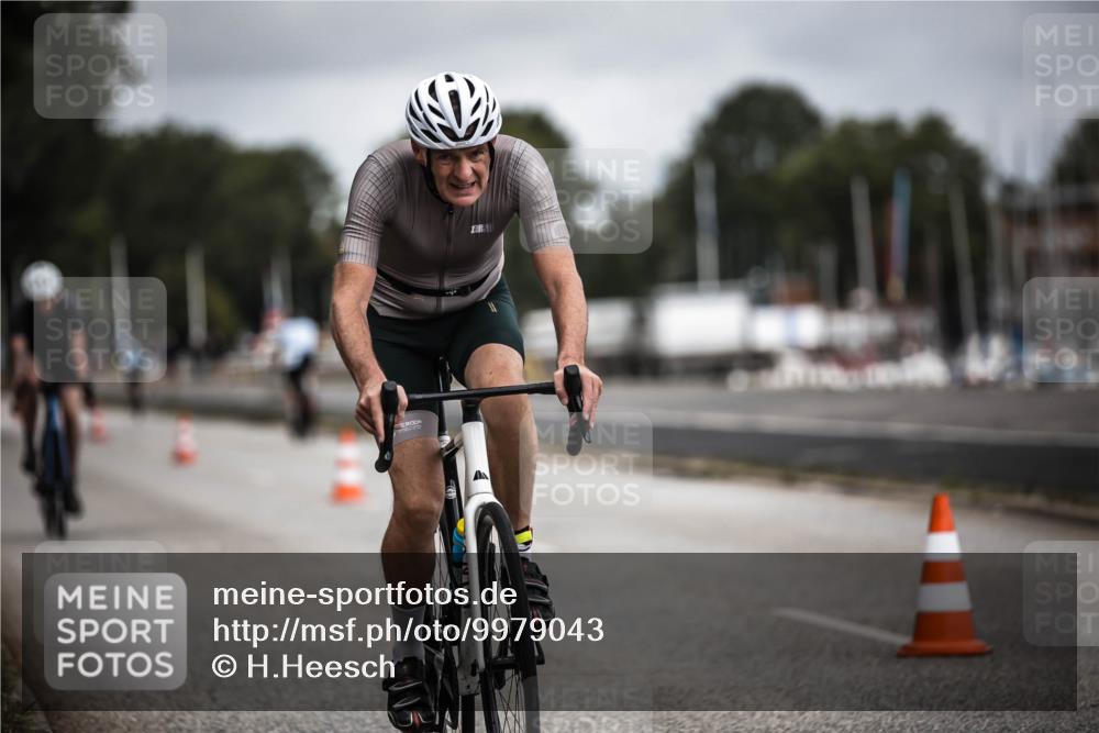 16.08.2026 - KN Förde Triathlon 2026 H.Heesch http://msf.ph/oto/9979043 16.08.2026 11:33:36 Radfahren 316, 388, 403, 409 meine-sportfotos.de