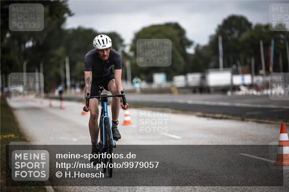 16.08.2026 - KN Förde Triathlon 2026 H.Heesch http://msf.ph/oto/9979057 16.08.2026 11:33:37 Radfahren 316, 388, 403, 409 meine-sportfotos.de