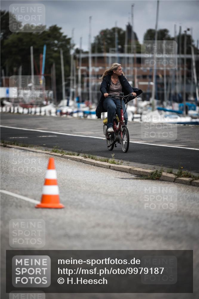 16.08.2026 - KN Förde Triathlon 2026 H.Heesch http://msf.ph/oto/9979187 16.08.2026 11:34:20 Radfahren 422, 424 meine-sportfotos.de