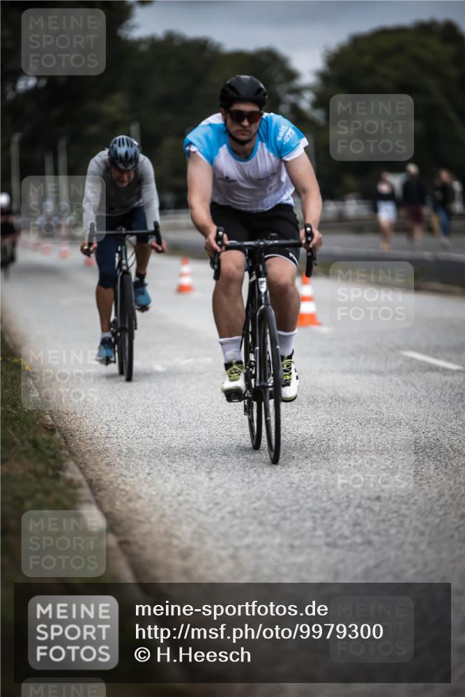16.08.2026 - KN Förde Triathlon 2026 H.Heesch http://msf.ph/oto/9979300 16.08.2026 11:34:47 Radfahren 345, 358, 374, 394, 400, 410 meine-sportfotos.de