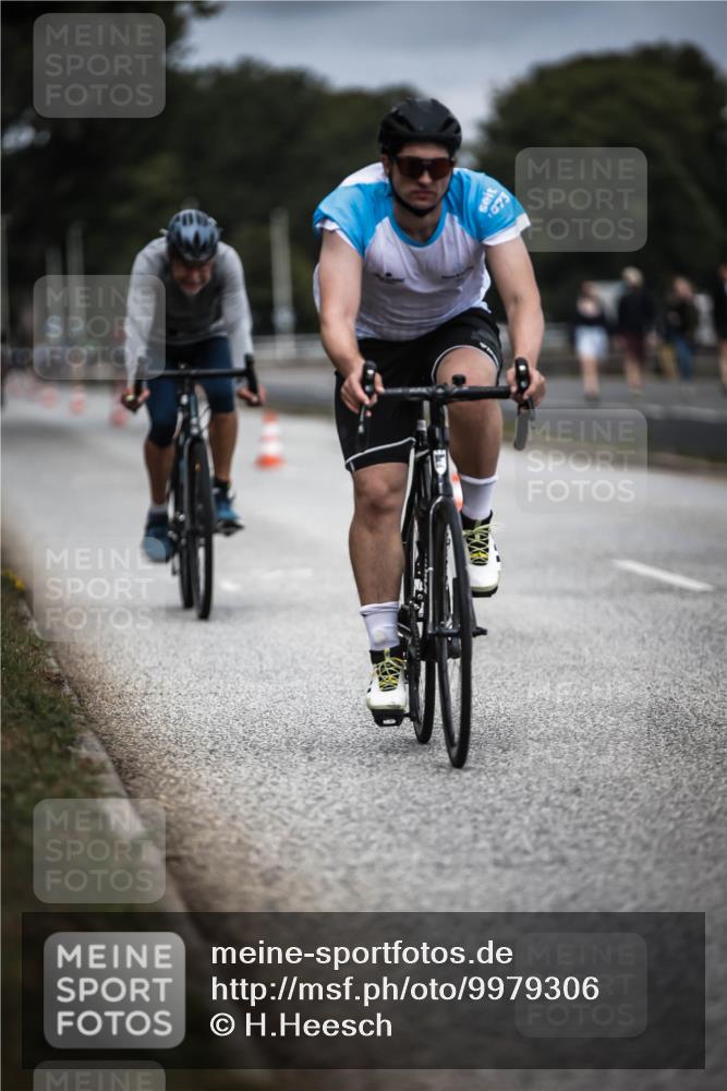 16.08.2026 - KN Förde Triathlon 2026 H.Heesch http://msf.ph/oto/9979306 16.08.2026 11:34:47 Radfahren 345, 358, 374, 394, 400, 410 meine-sportfotos.de