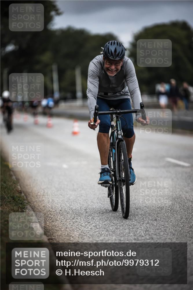 16.08.2026 - KN Förde Triathlon 2026 H.Heesch http://msf.ph/oto/9979312 16.08.2026 11:34:48 Radfahren 345, 358, 374, 394, 410 meine-sportfotos.de