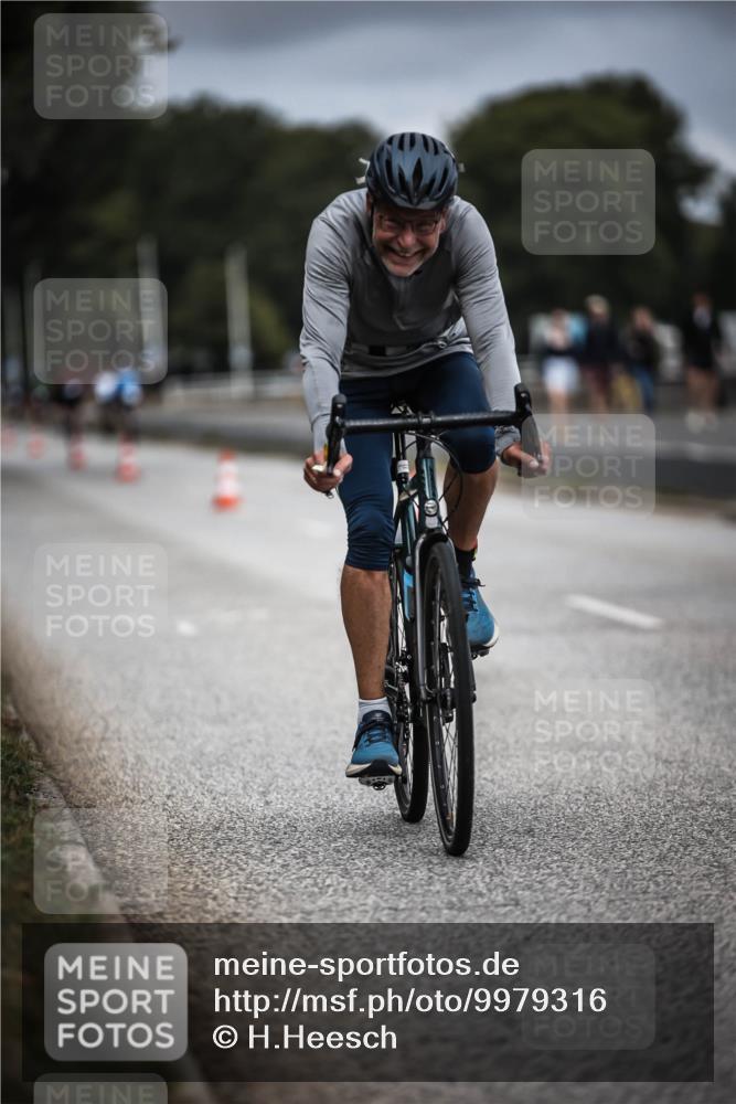 16.08.2026 - KN Förde Triathlon 2026 H.Heesch http://msf.ph/oto/9979316 16.08.2026 11:34:48 Radfahren 345, 358, 374, 394, 410 meine-sportfotos.de