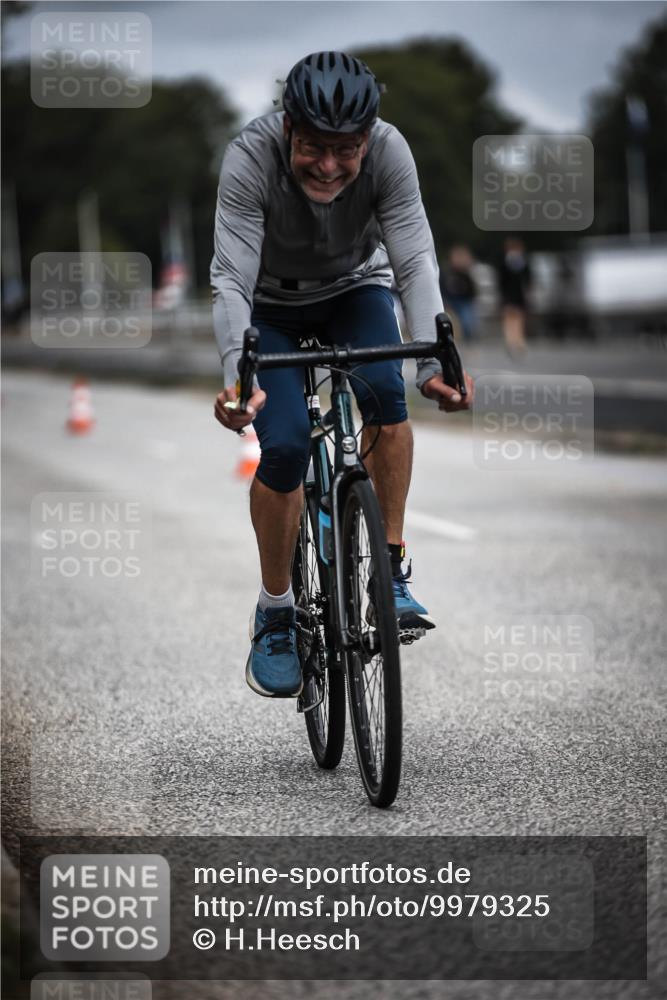 16.08.2026 - KN Förde Triathlon 2026 H.Heesch http://msf.ph/oto/9979325 16.08.2026 11:34:48 Radfahren 345, 358, 374, 394, 410 meine-sportfotos.de