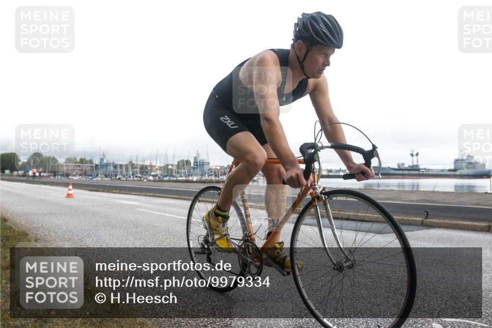16.08.2026 - KN Förde Triathlon 2026 H.Heesch http://msf.ph/oto/9979334 16.08.2026 11:00:30 Radfahren 301, 317 meine-sportfotos.de